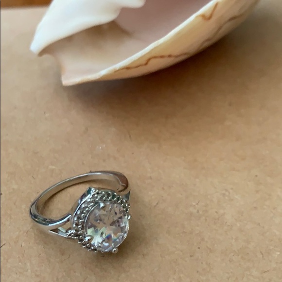 Beautiful ring - Picture 2 of 3